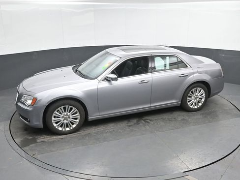 Used 2014 Chrysler 300 C w/ Light Group image 38