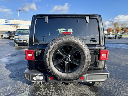 Used 2021 Jeep Wrangler Unlimited Sahara AWD/4WD image 5