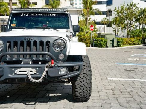 Used 2016 Jeep Wrangler Unlimited Rubicon AWD/4WD image 8