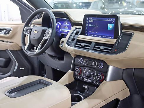 Used 2024 Chevrolet Suburban Premier w/ Premium Package image 36