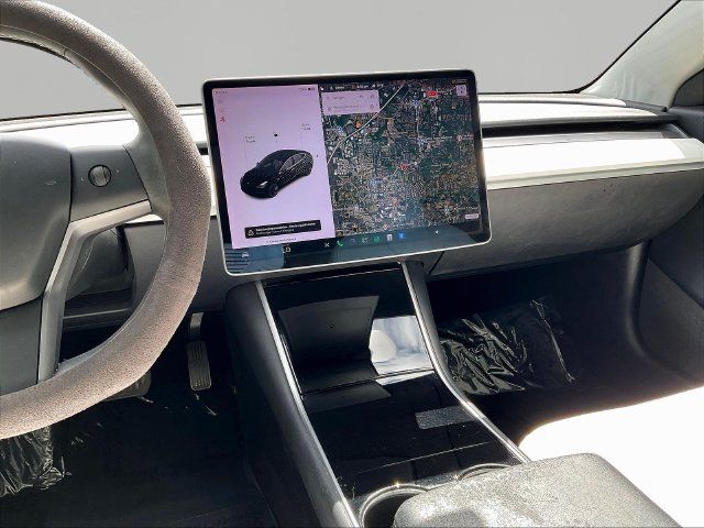 Used 2020 Tesla Model 3 Standard Range Plus RWD image 11