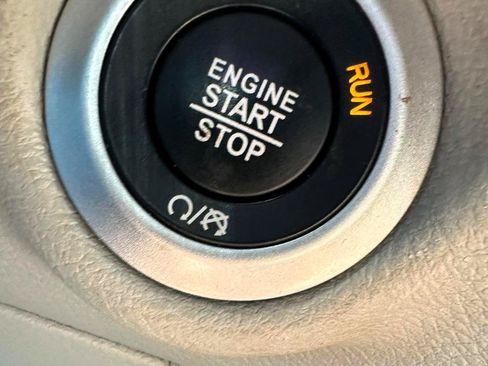 Used 2023 Chrysler Pacifica Touring-L FWD image 17