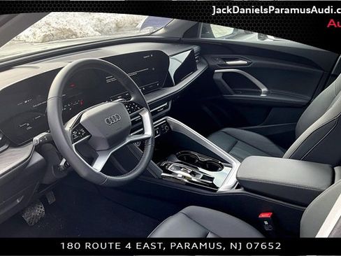 Used 2025 Audi Q5 Premium w/ Convenience Package image 11