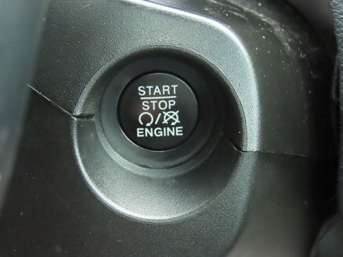 Used 2018 Jeep Compass Latitude w/ Popular Equipment Group FWD image 29