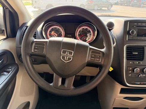Used 2017 Dodge Grand Caravan SE FWD image 20