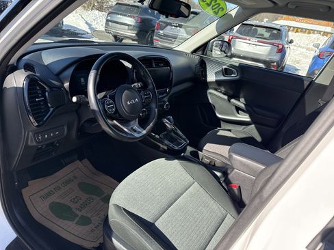 Used 2023 Kia Soul EX image 25