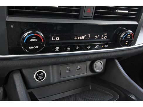 Used 2023 Nissan Rogue SV AWD/4WD image 25