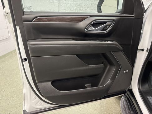 Used 2024 Chevrolet Suburban LT image 13