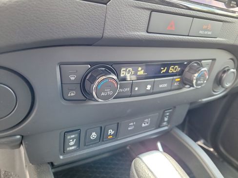 Used 2023 Nissan Frontier SV w/ SV Convenience Package RWD image 29