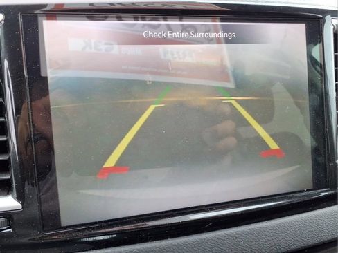 Used 2024 Chrysler Pacifica Touring-L FWD image 9