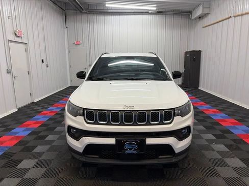 Used 2024 Jeep Compass Latitude AWD/4WD image 8