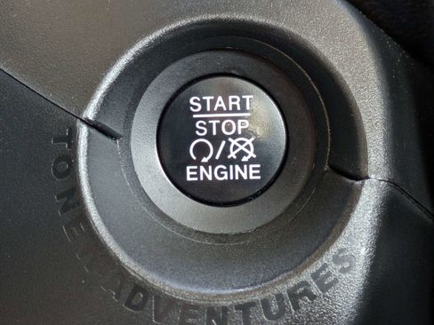 Used 2017 Jeep Renegade Latitude image 26