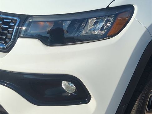 Certified 2024 Jeep Compass Limited image 9