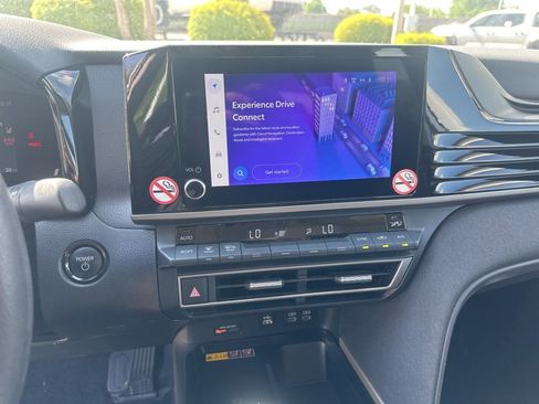 Used 2025 Toyota Camry LE image 11