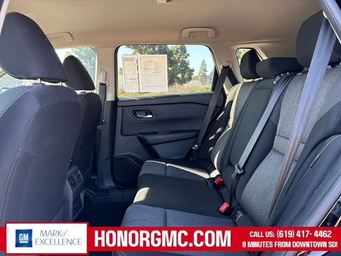 Used 2024 Nissan Rogue SV image 16