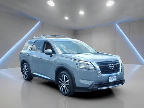 Used 2024 Nissan Pathfinder Platinum AWD/4WD image 1