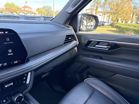 Used 2025 Chevrolet Suburban Premier image 24