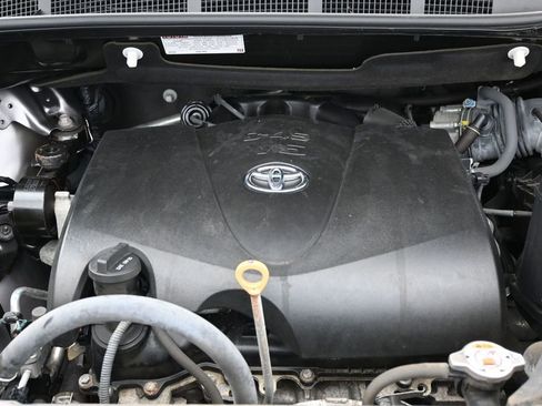 Used 2020 Toyota Sienna LE AWD/4WD image 38