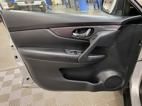 Used 2018 Nissan Rogue SV image 20