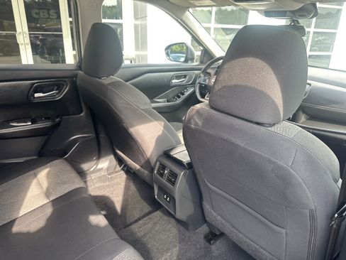 Used 2025 Nissan Rogue SV FWD image 27
