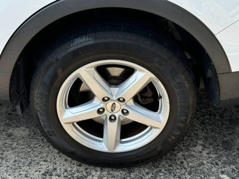 Used 2018 Ford Explorer XLT w/ Equipment Group 202A FWD image 35