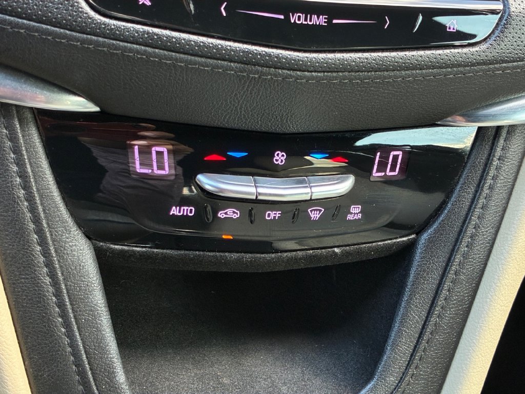 Used 2019 Cadillac XT5 FWD image 4