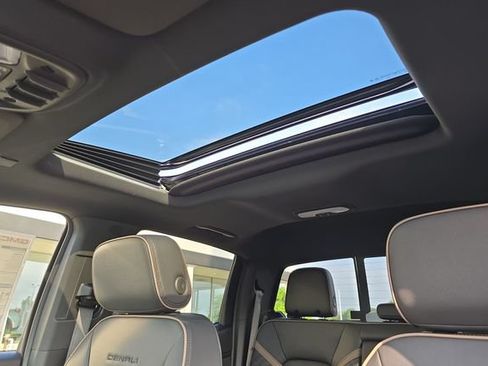 New 2026 GMC Canyon Denali w/ LPO, Denali Black Edition AWD/4WD image 19