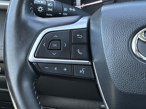 Certified 2024 Toyota Highlander XLE FWD image 17