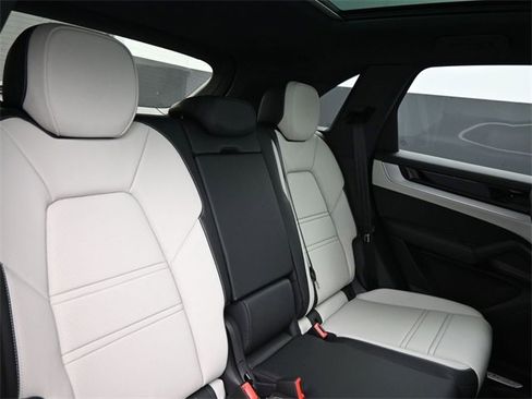 New 2025 Porsche Cayenne E-Hybrid image 21