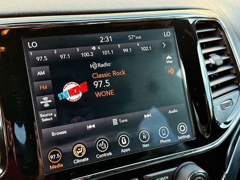 Used 2020 Jeep Grand Cherokee Overland image 16