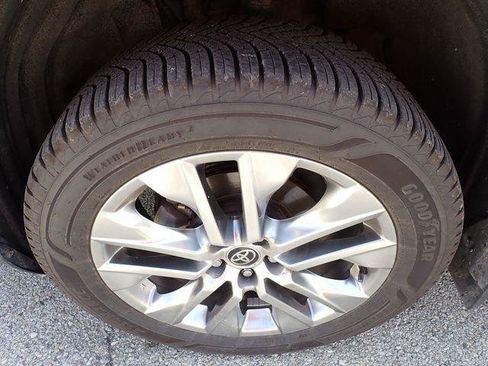 Certified 2021 Toyota RAV4 XLE Premium AWD/4WD image 9
