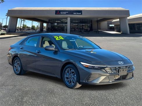 Used 2024 Hyundai Elantra SEL image 8