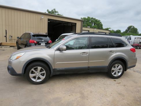 Used 2014 Subaru Outback 2.5i Premium w/ Moonroof Package image 32
