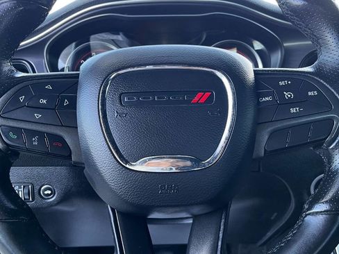 Used 2017 Dodge Challenger SXT image 7