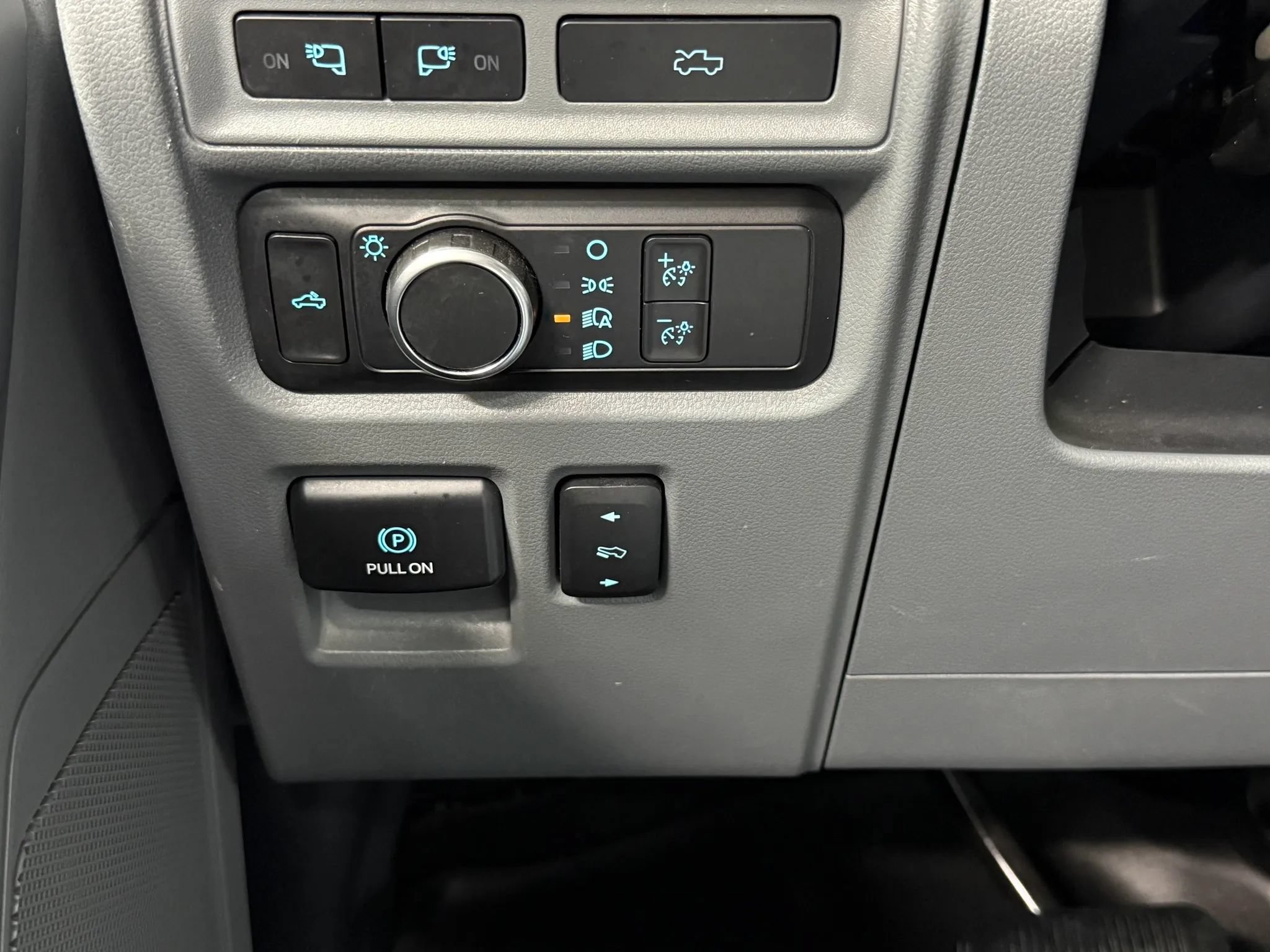 Used 2022 Ford F150 Lightning XLT AWD/4WD image 27
