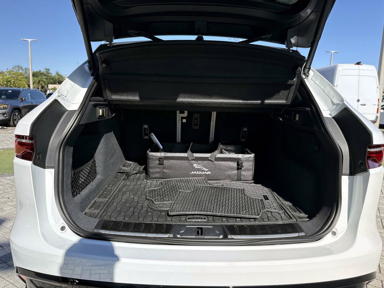 Used 2025 Jaguar F-PACE R-Dynamic S AWD/4WD image 10
