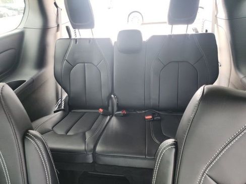 New 2026 Chrysler Pacifica Select w/ S Appearance Package FWD image 19