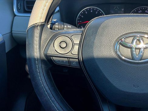 Used 2021 Toyota RAV4 XLE image 9