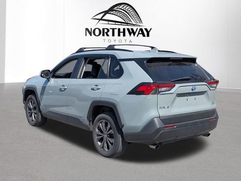 Used 2022 Toyota RAV4 XLE Premium image 6