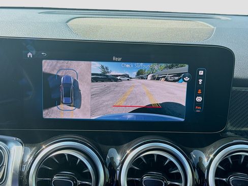 Used 2025 Mercedes-Benz GLB 35 AMG 4MATIC image 11