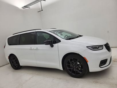 Used 2024 Chrysler Pacifica Touring-L w/ S Appearance Package