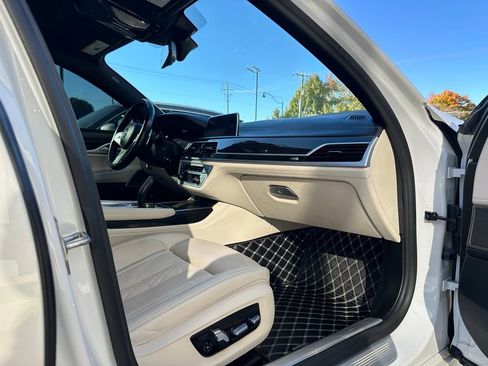 Used 2020 BMW 750i xDrive w/ Executive Package image 35