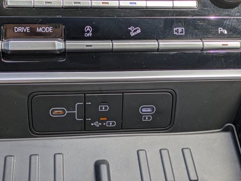 Used 2025 Hyundai Santa Fe SE FWD image 25