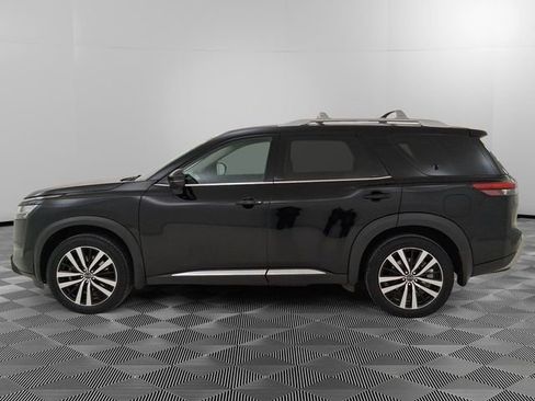 Used 2024 Nissan Pathfinder Platinum w/ Black Appearance Package image 6