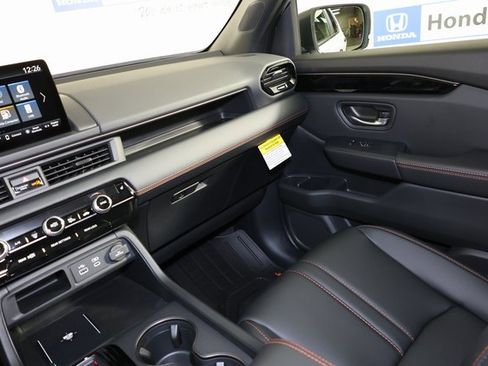 New 2025 Honda Pilot TrailSport image 9