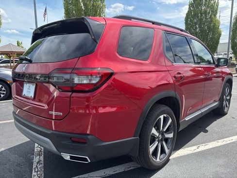 Used 2025 Honda Pilot Touring image 6