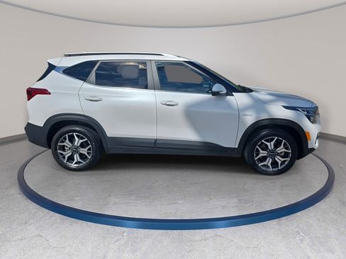 Used 2023 Kia Seltos EX image 4
