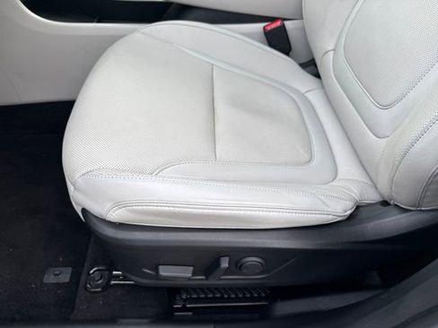 Used 2025 Hyundai Tucson Limited FWD image 12