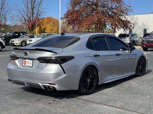 Used 2020 Toyota Camry SE image 2