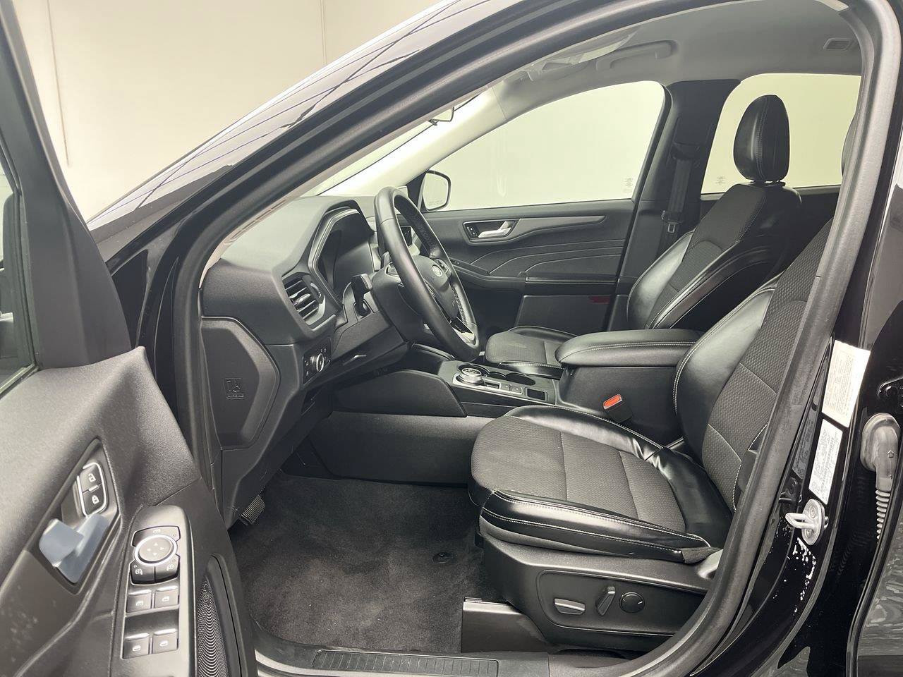 Certified 2023 Ford Escape SE FWD image 3